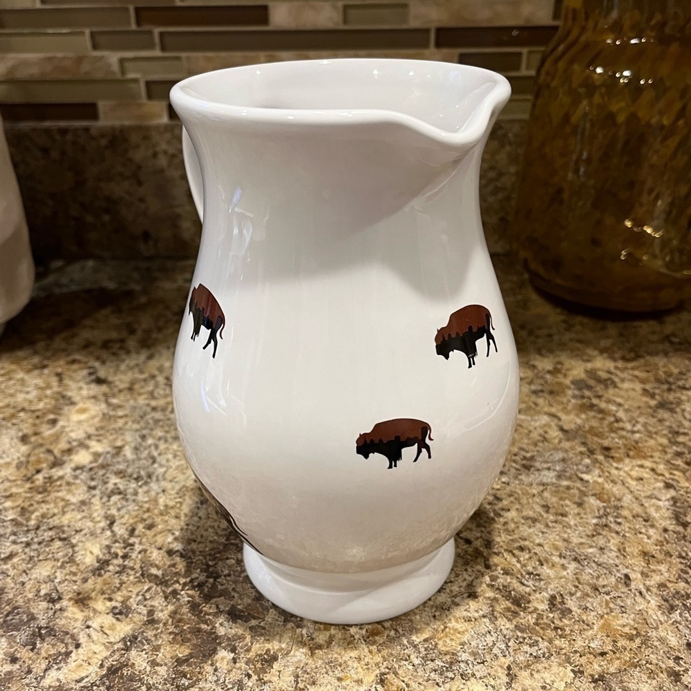 Roaming Buffalo Pitcher 5.5 - 6 cups Homer Loughlin China - Picture 3 of 11